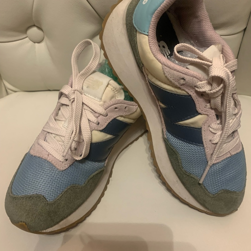 New Balance 237 Women's Sneakers  Size 6.5